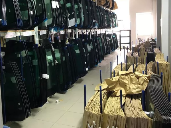 Kính Chắn Gió Xe Ford Fiesta